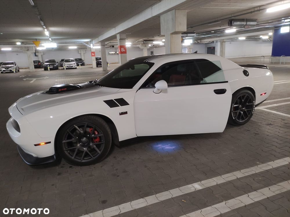 Dodge Challenger - 11