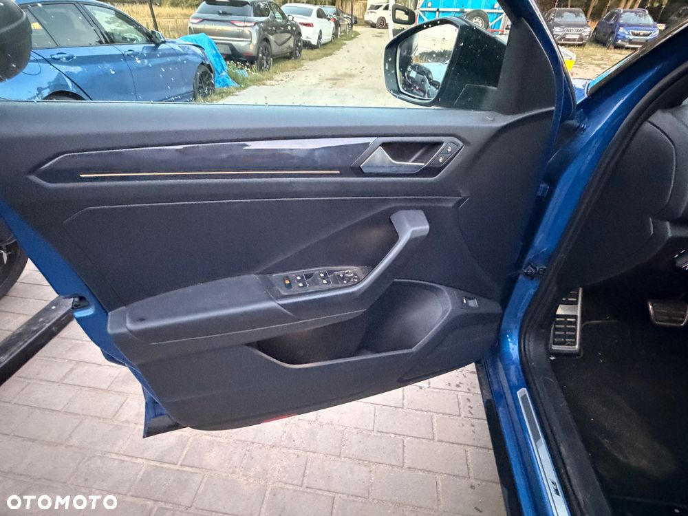 Volkswagen T-Roc 2.0 TDI SCR 4MOTION DSG R-Line - 29