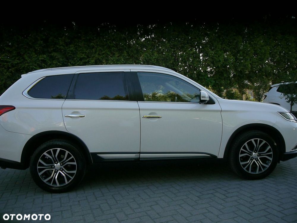 Mitsubishi Outlander 2.2 DI-D 4WD Automatik Diamant Edition+ - 9