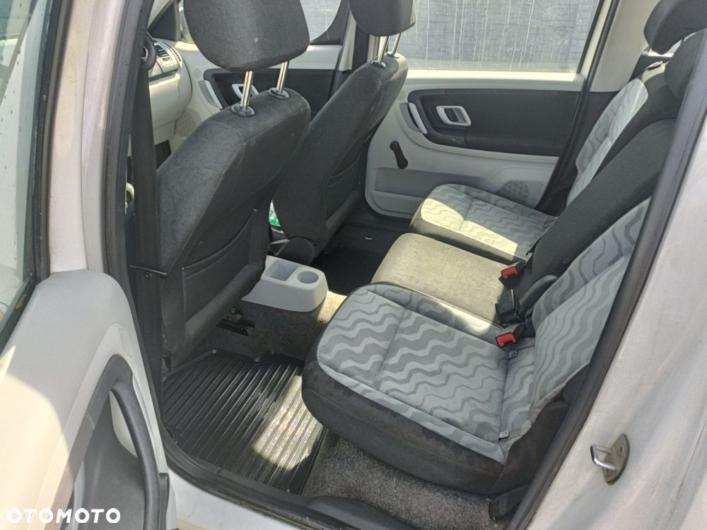 Skoda Roomster - 8
