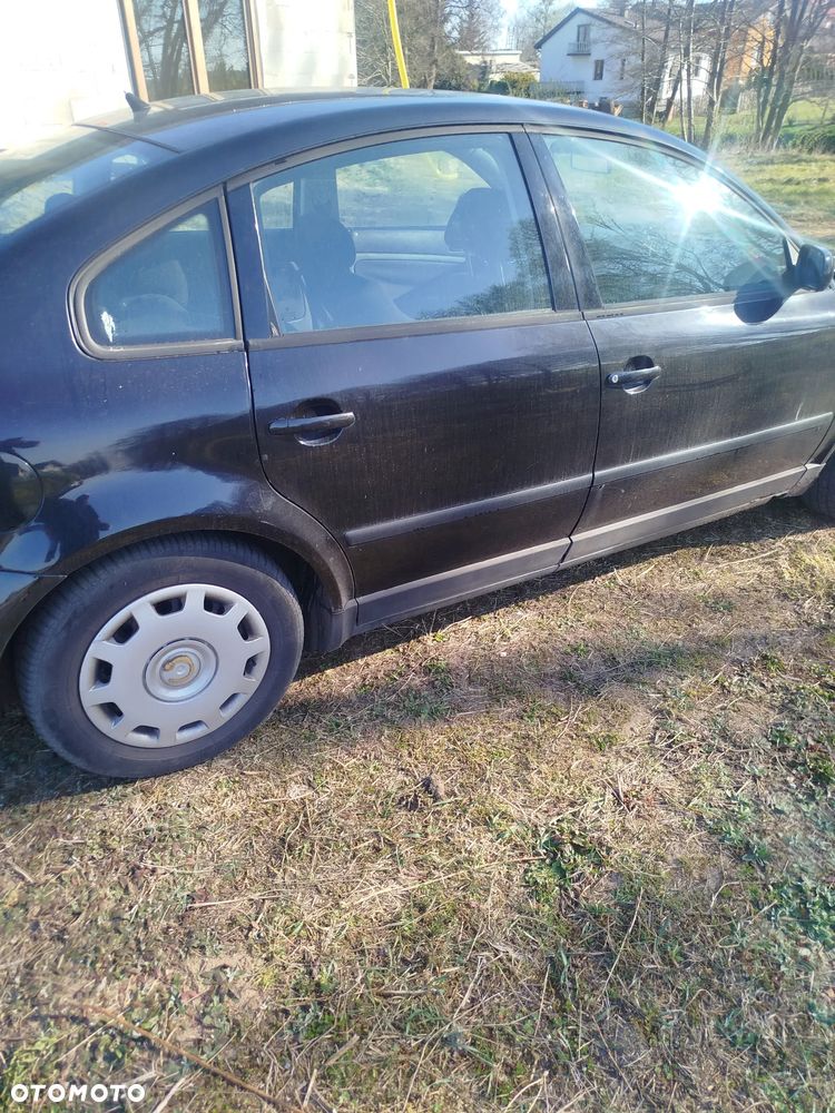 Volkswagen Passat - 2