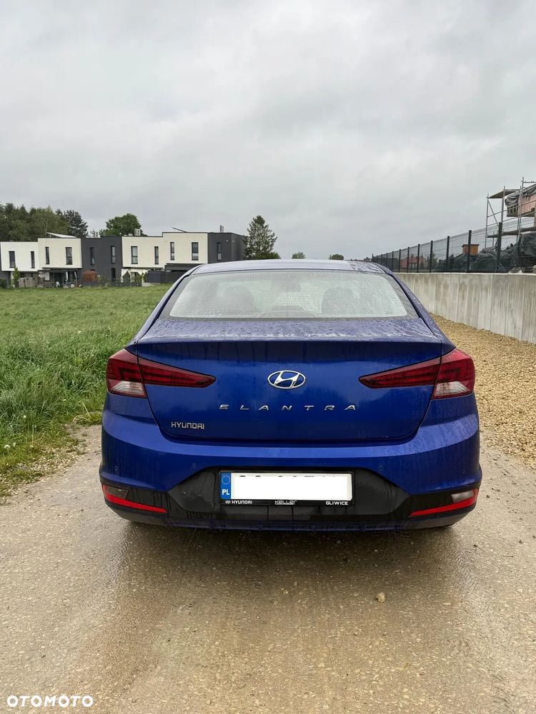 Hyundai Elantra 1.6 Comfort - 6