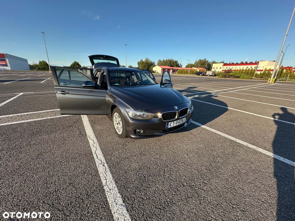 BMW Seria 3 318d xDrive - 11