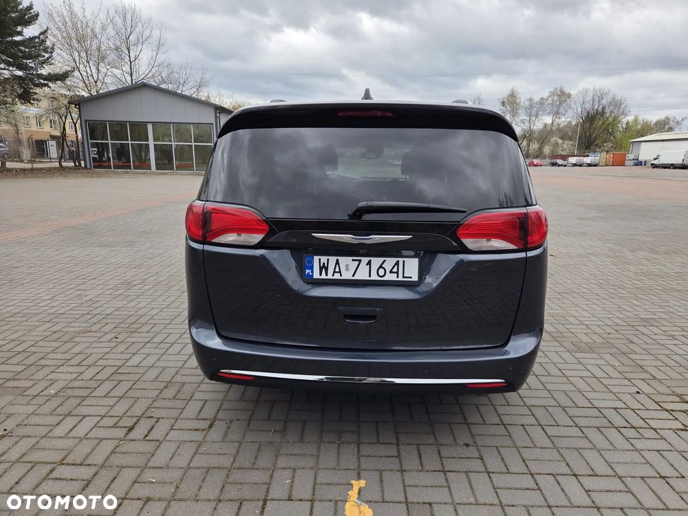 Chrysler Pacifica - 7