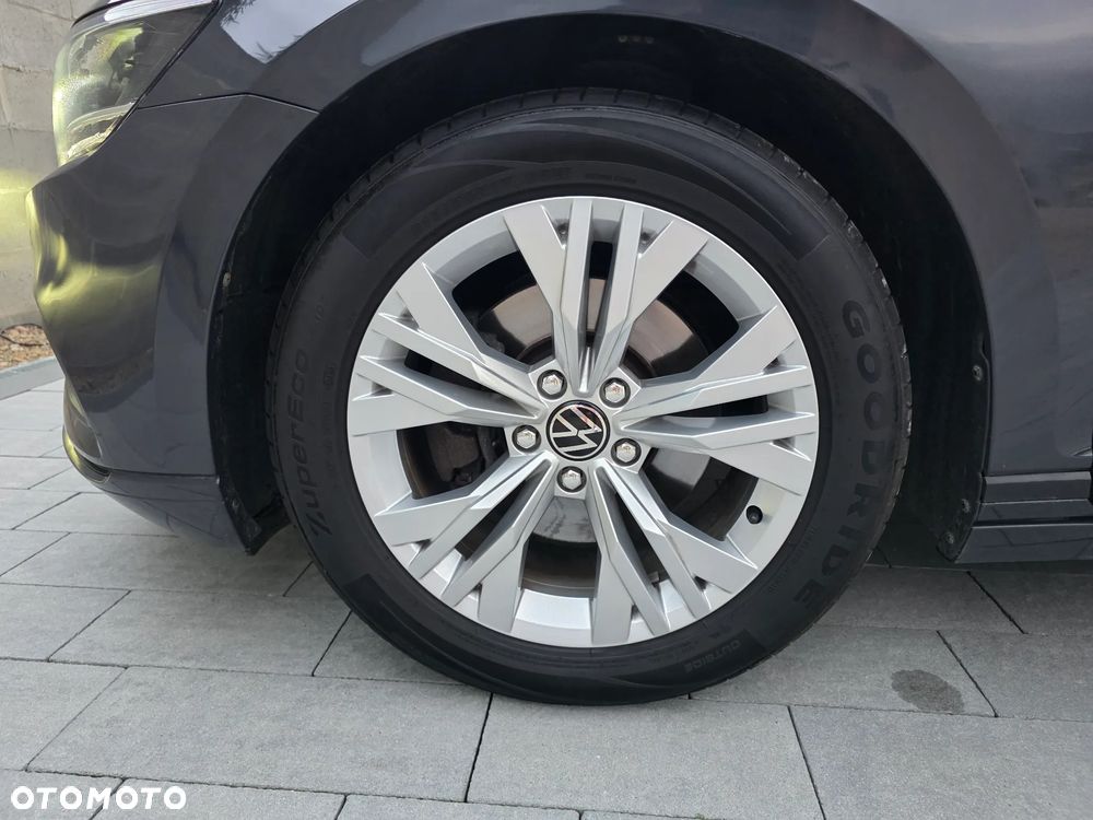 Volkswagen Passat - 13