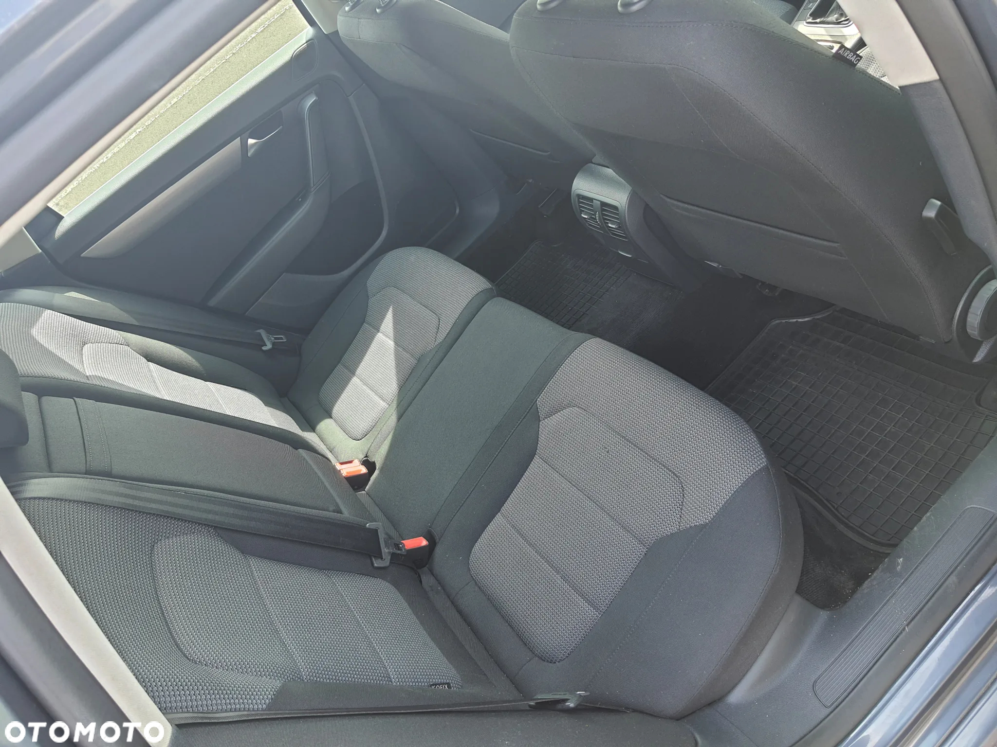 Volkswagen Passat 1.6 TDI DPF BlueMot Comfortline - 23