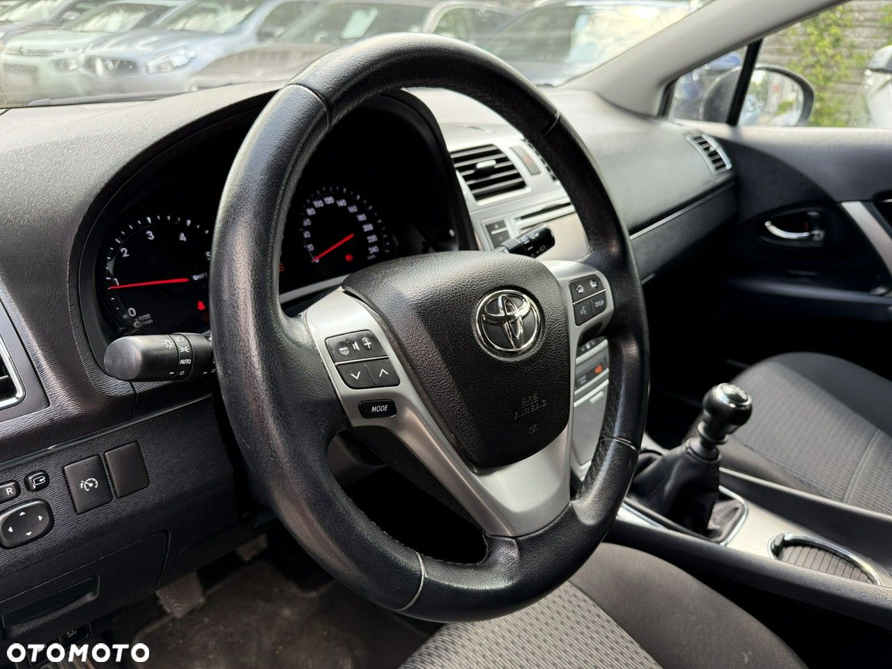 Toyota Avensis - 16