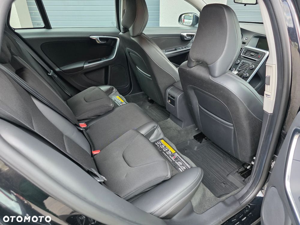 Volvo V60 D3 Momentum - 13