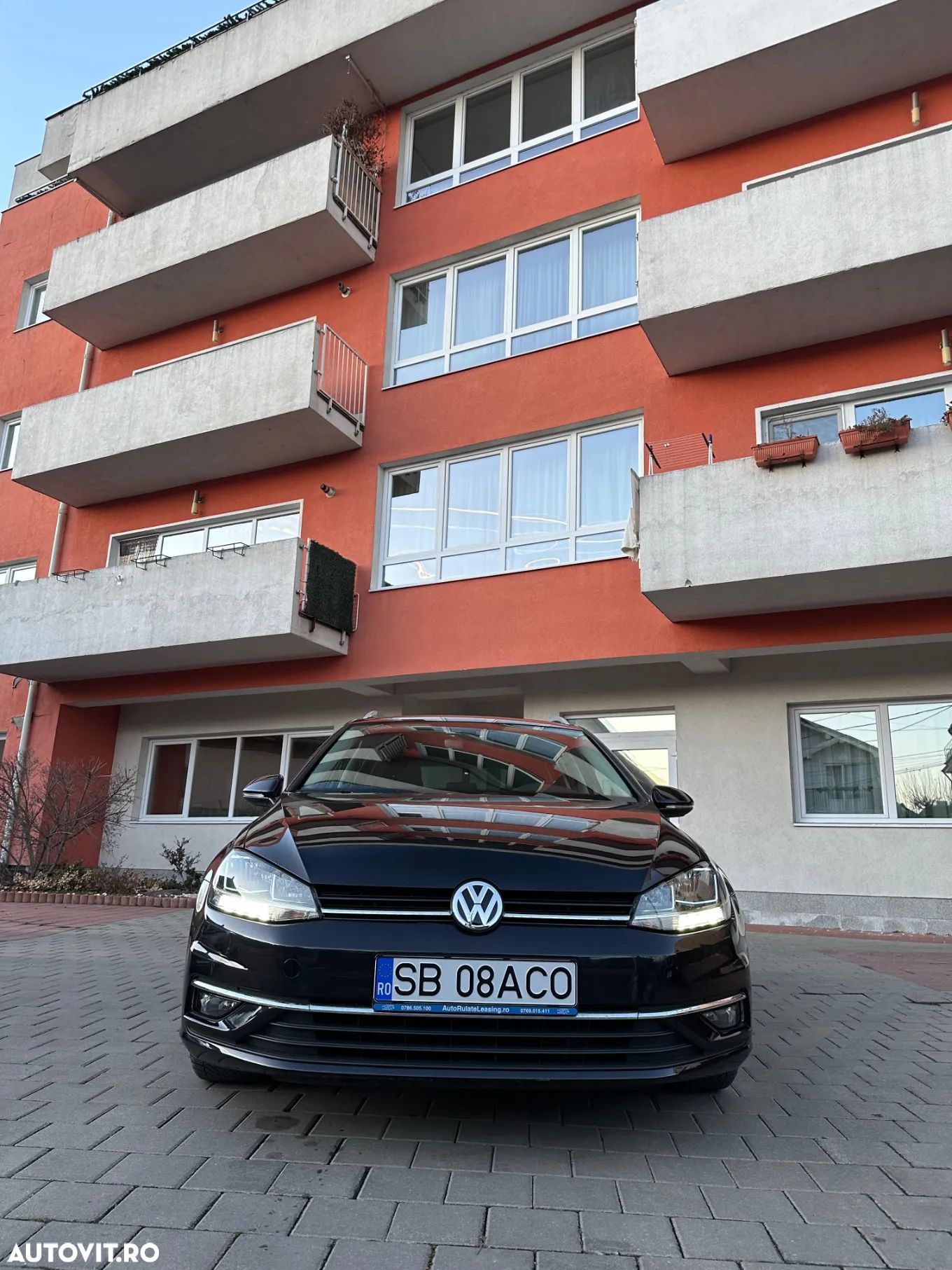 Volkswagen Golf 1.6 TDI DSG Highline - 1