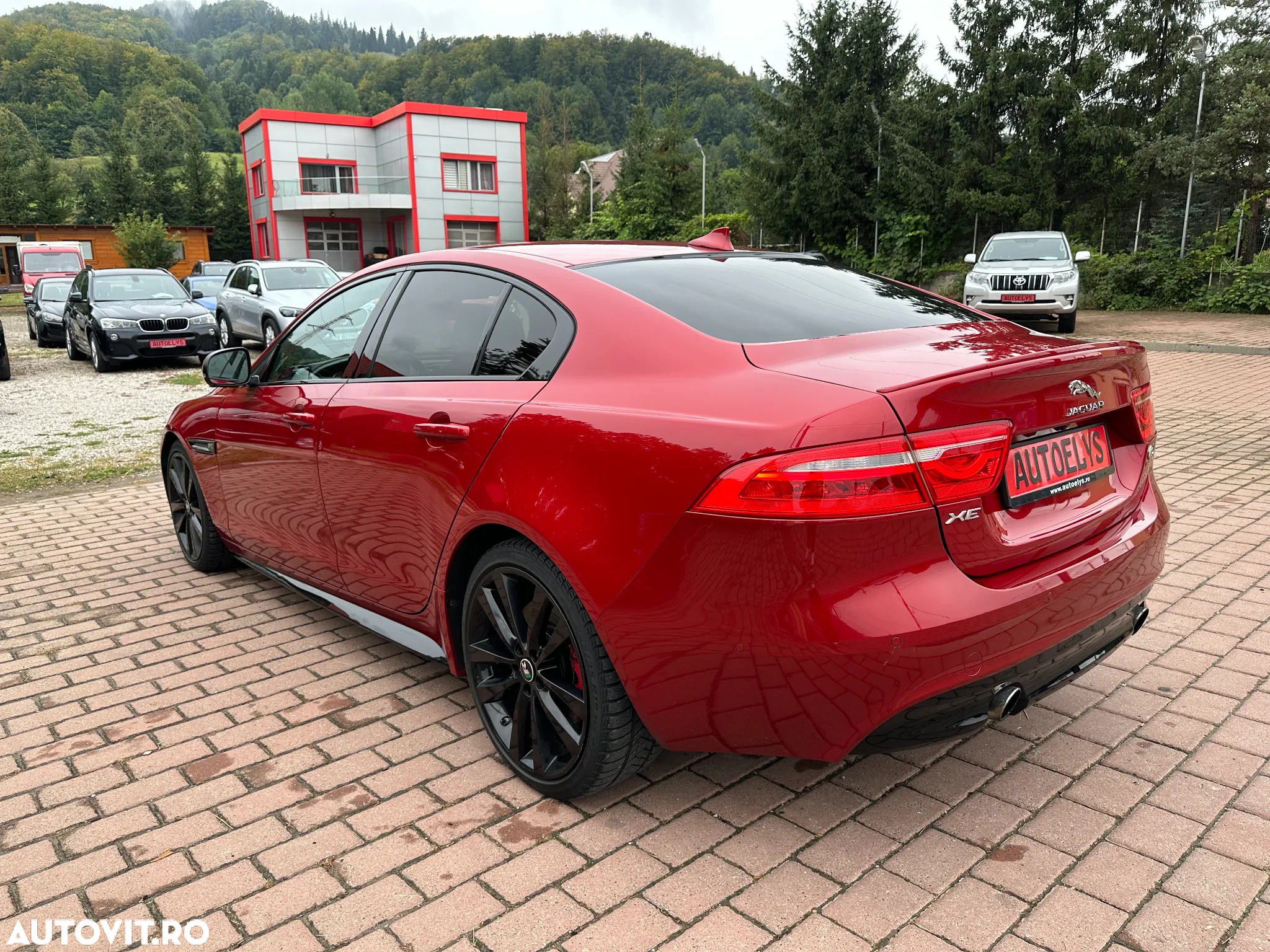 Jaguar XE RWD S - 3