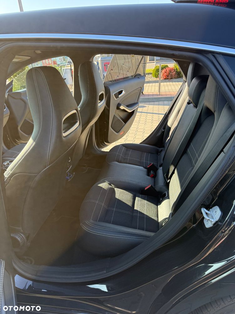 Mercedes-Benz CLA - 4