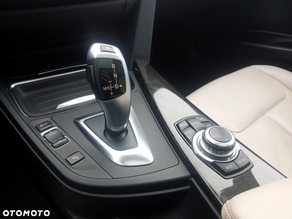 BMW Seria 3 320i Modern Line - 20