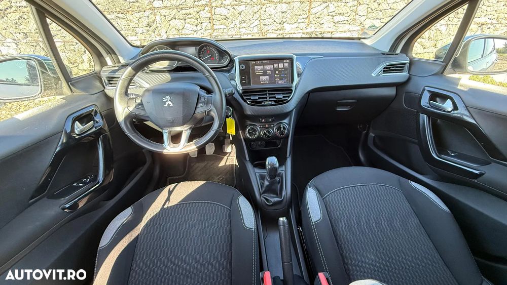 Peugeot 208 PureTech 82 Style - 9