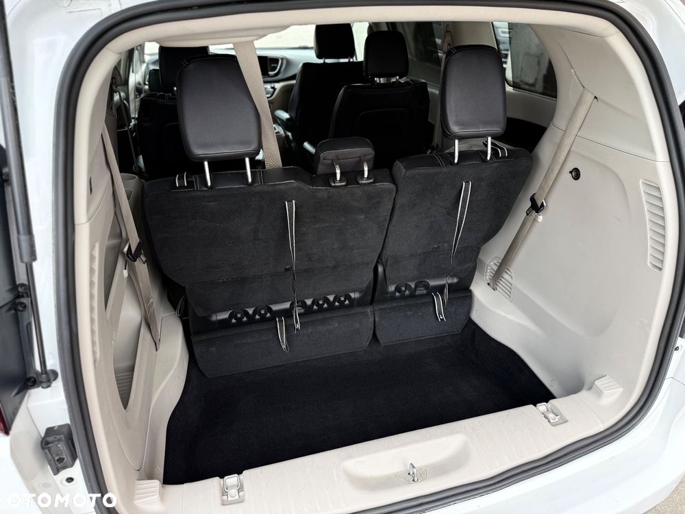 Chrysler Pacifica - 16