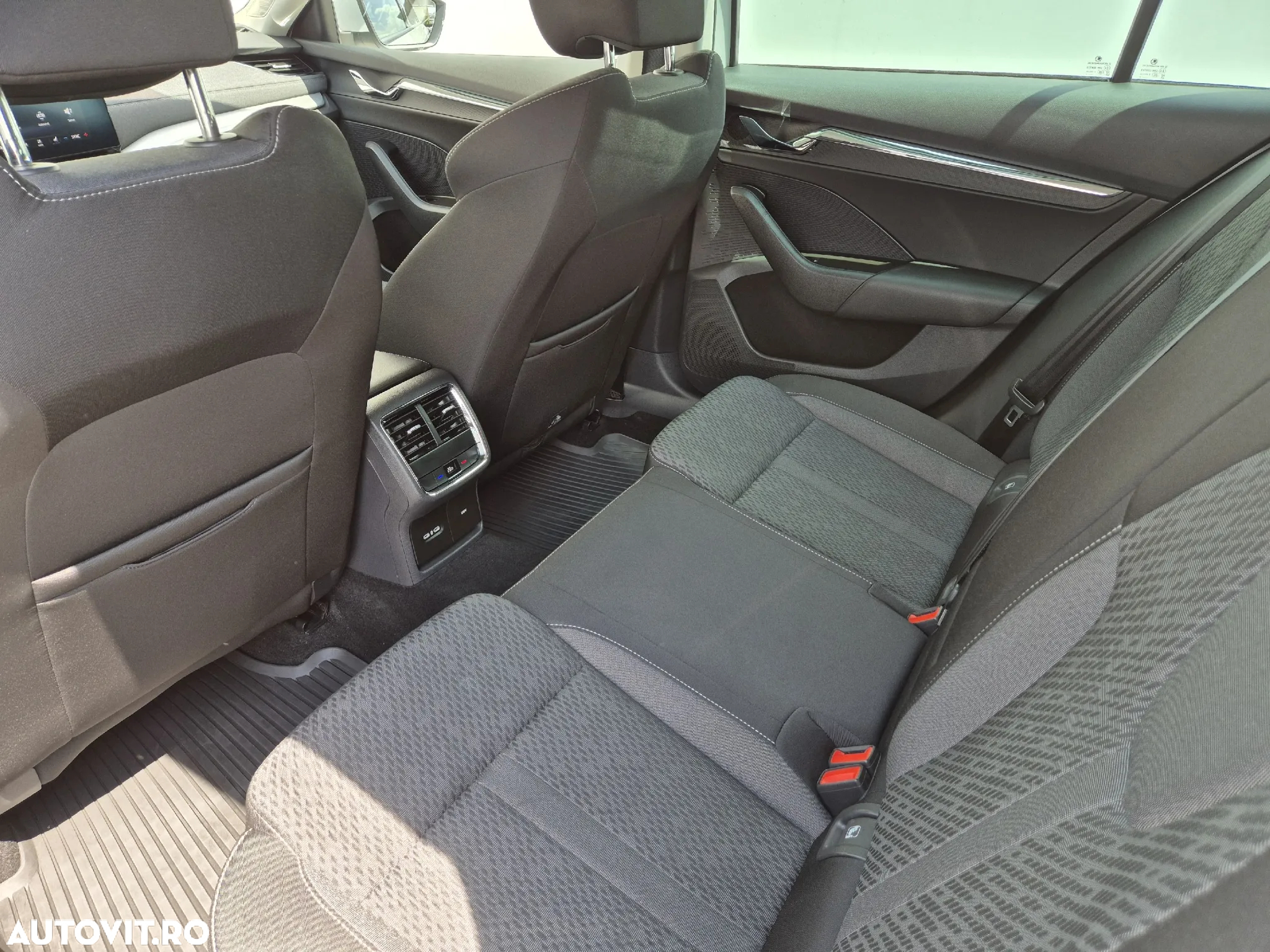 Skoda Octavia Combi 2.0 TDI DSG 4X4 Style - 12