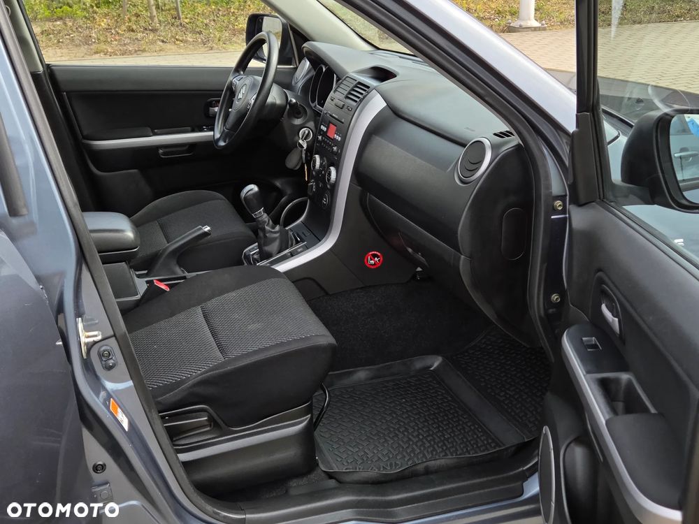 Suzuki Grand Vitara 1.9 DDiS Comfort DPF Family - 18