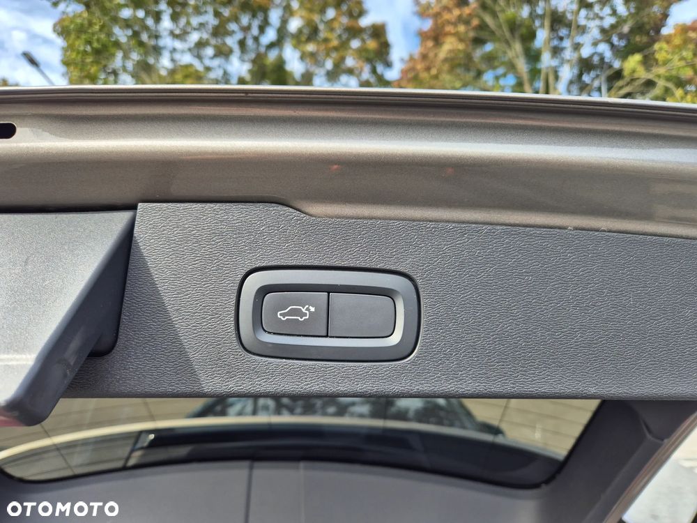 Volvo V60 T4 Momentum Pro - 27