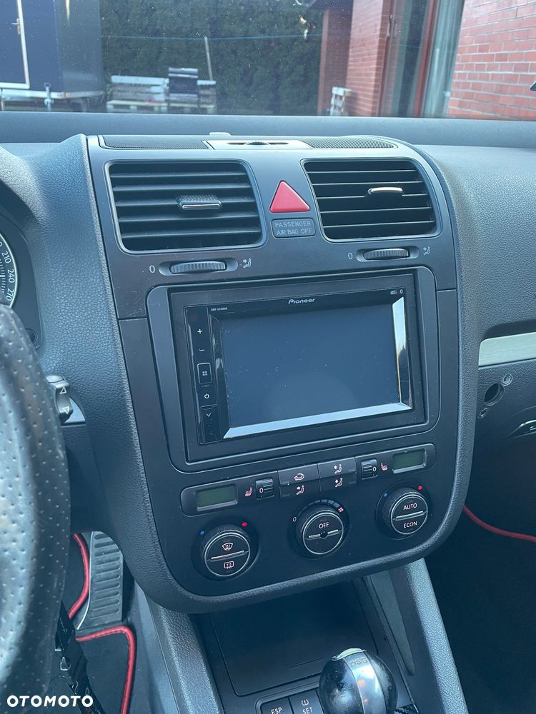 Volkswagen Golf - 32