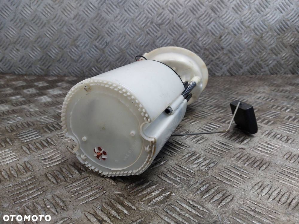 POMPKA PALIWA + PŁYWAK BMW E90 318i 2.0 16V 7197048 - 3