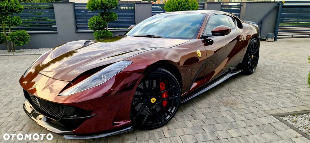Ferrari 812 Superfast - 11