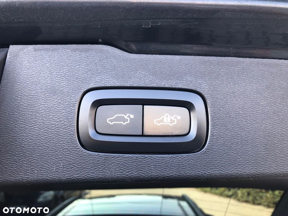 Volvo V60 T6 AWD Momentum Pro - 22