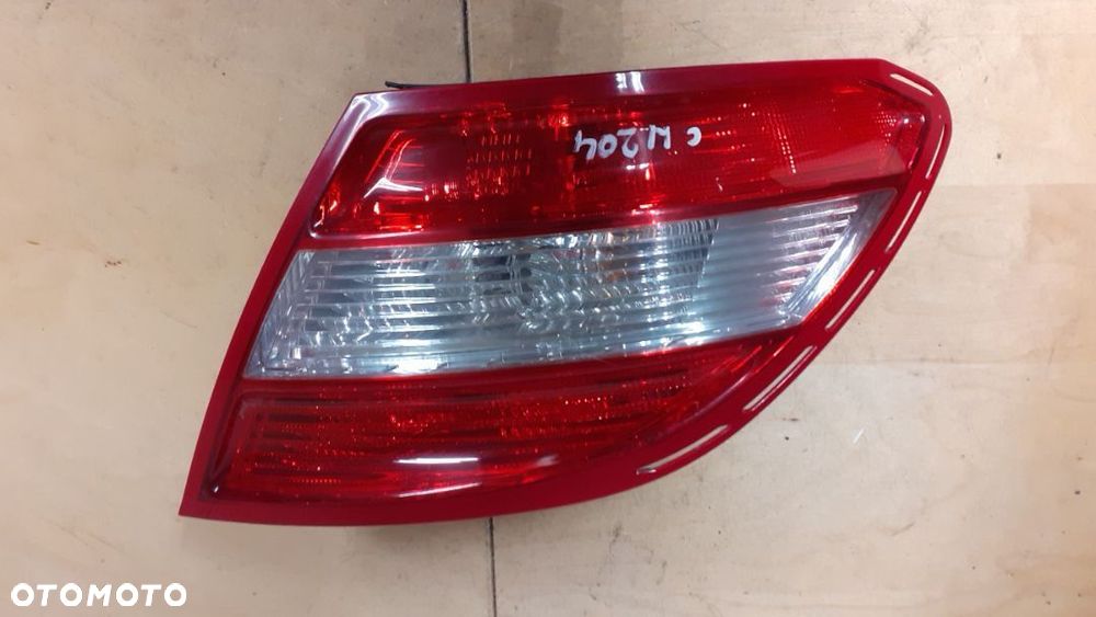 LAMPA TYŁ TYLNA PRAWA MERCEDES-BENZ W204 C-KLASA SEDAN