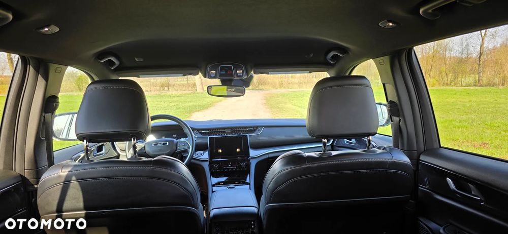 Jeep Grand Cherokee - 28