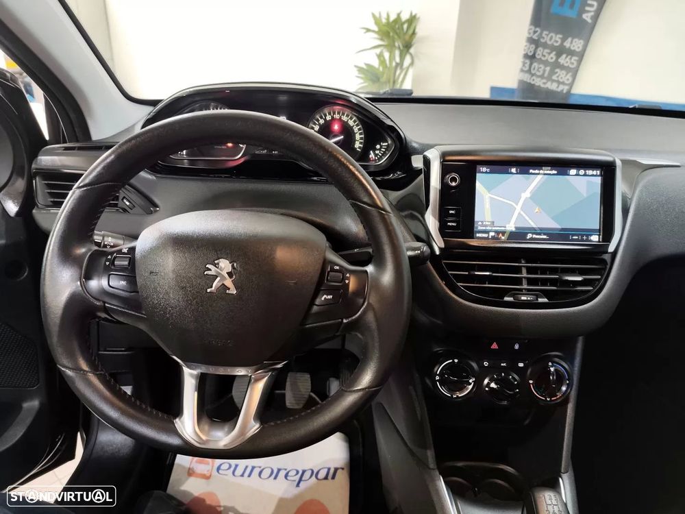 Peugeot 208 1.2 PureTech Style - 12