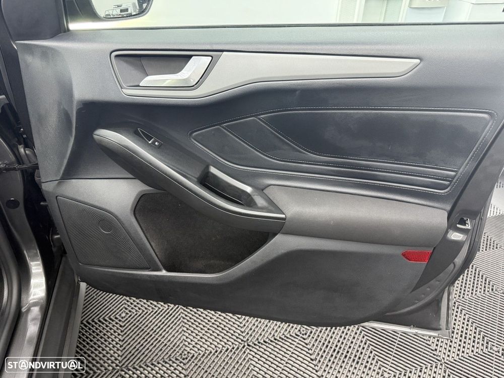 Ford Focus 1.0 EcoBoost MHEV Connected - 17