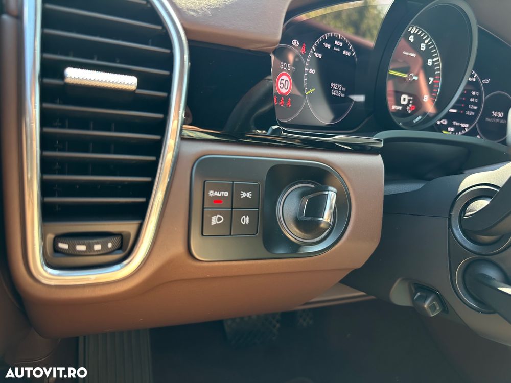 Porsche Cayenne Standard - 12