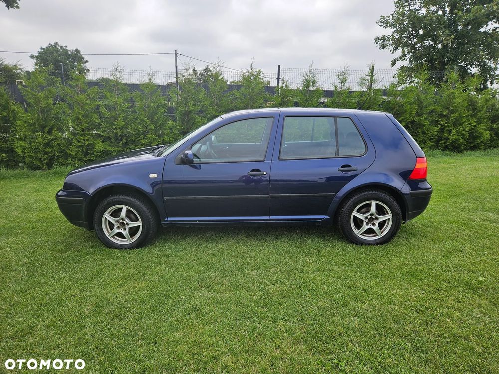Volkswagen Golf 1.6 Basis - 2
