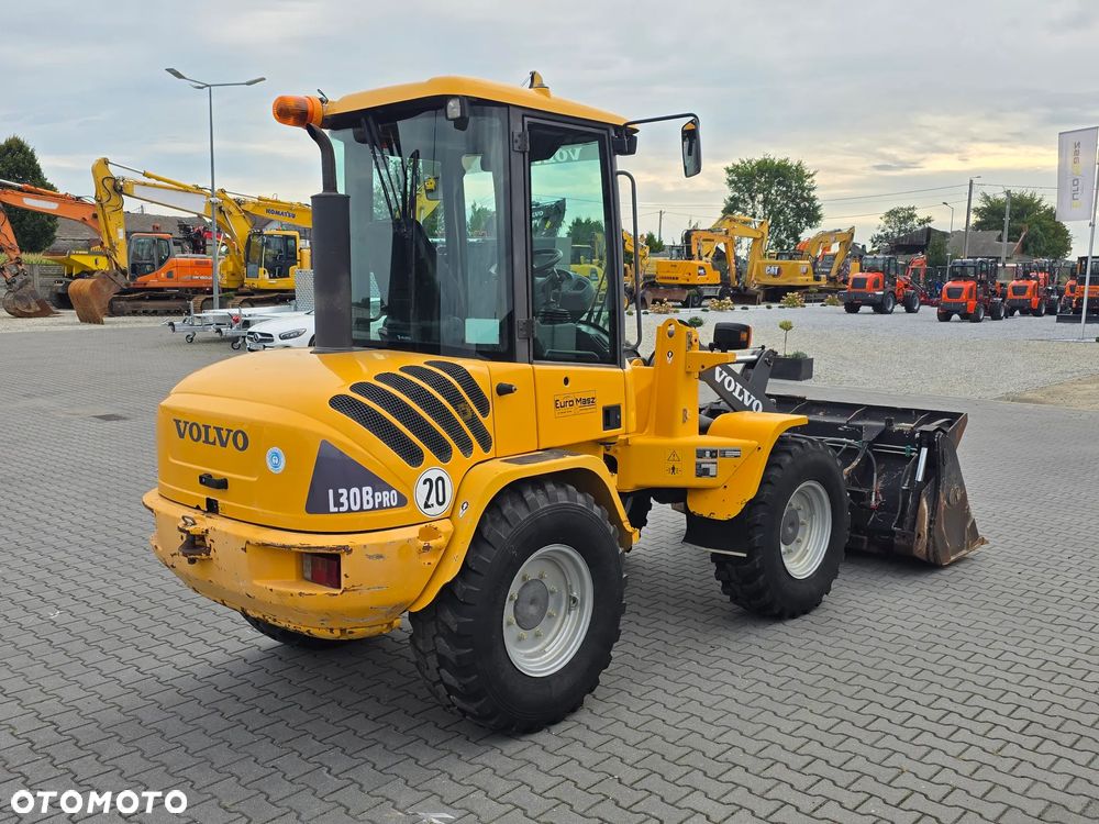 Volvo L30B-ZX, 2013 ROK, ŁYŻKA OTWIERANA + WIDŁY - 5