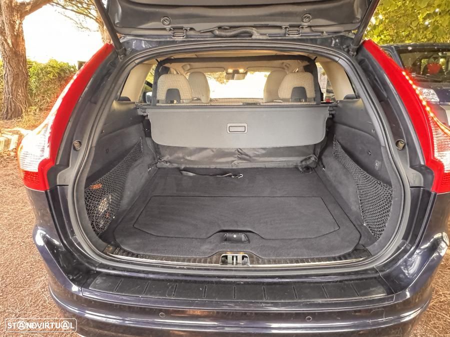 Volvo XC 60 2.0 D3 Momentum Plus - 11