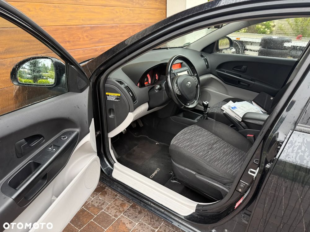 Kia Ceed - 8