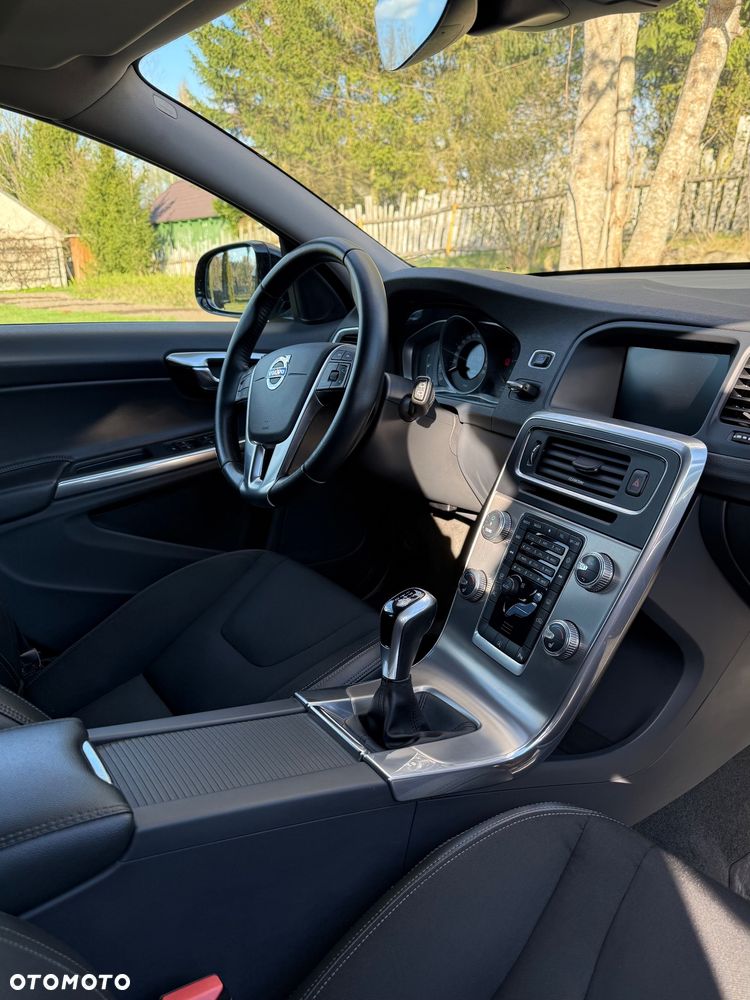 Volvo V60 Cross Country - 13