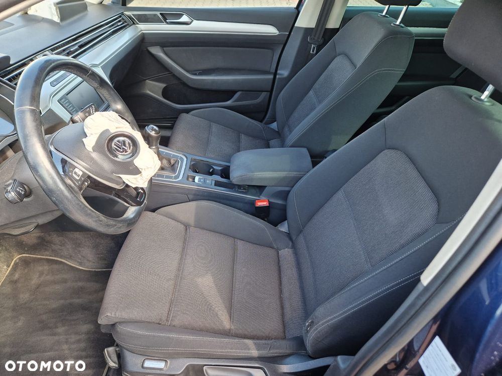 Volkswagen Passat 1.6 TDI (BlueMotion Technology) Comfortline - 17