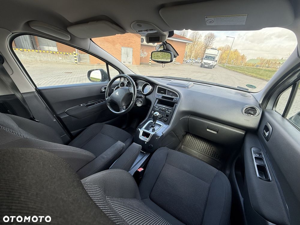 Peugeot 5008 - 8