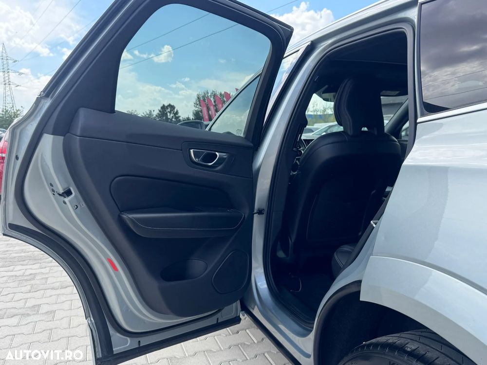Volvo XC 60 D5 AWD R-Design - 12