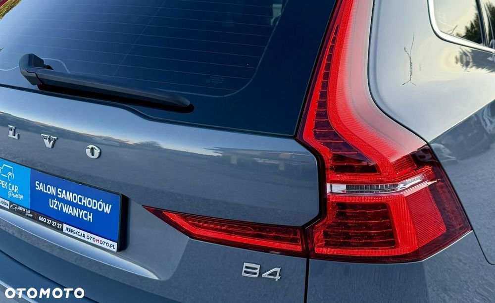 Volvo XC 60 B4 D Plus Dark - 18