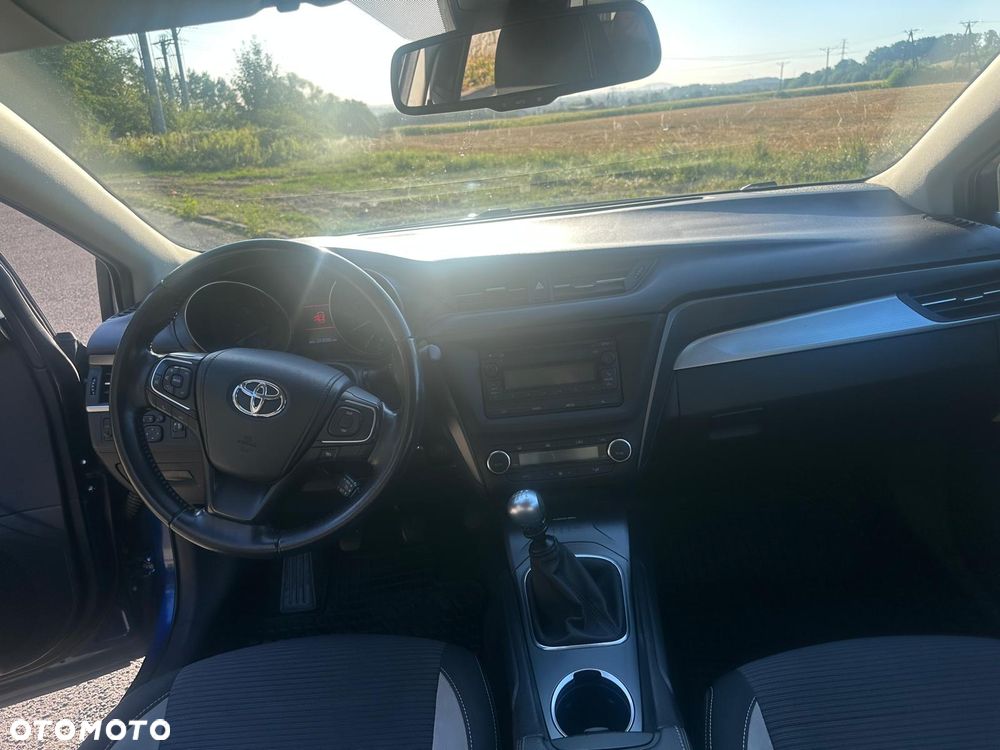 Toyota Avensis 2.0 D-4D Premium - 6
