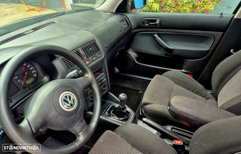 VW Golf 1.9 TDi 25 Anos - 34