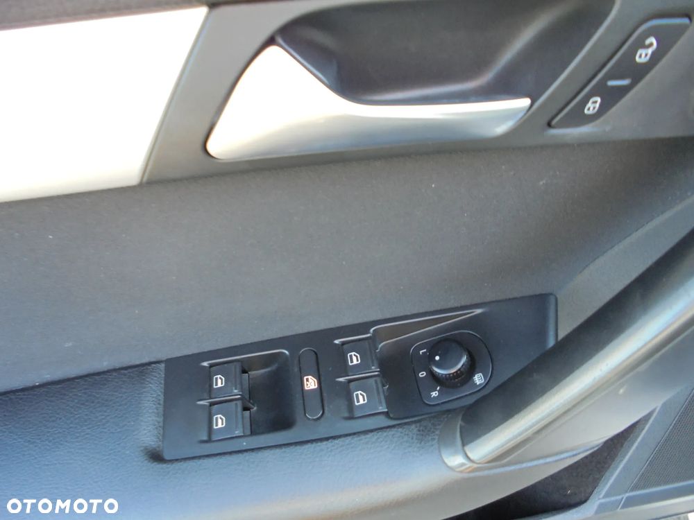 Volkswagen Passat 2.0 TDI Comfortline - 9