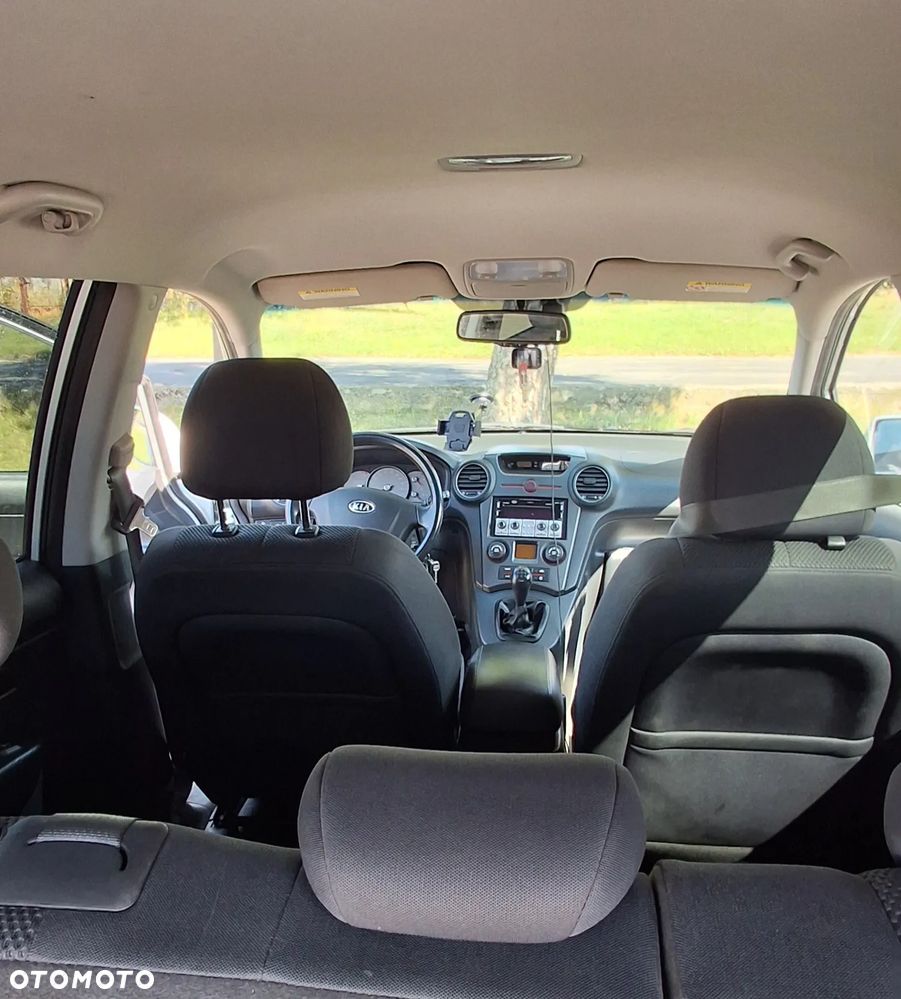 Kia Carens - 8