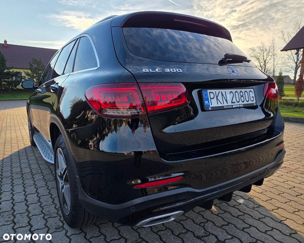 Mercedes-Benz GLC 300 4Matic 9G-TRONIC AMG Line - 27