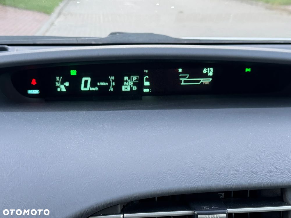 Toyota Prius 1.8 HSD Sol - 17