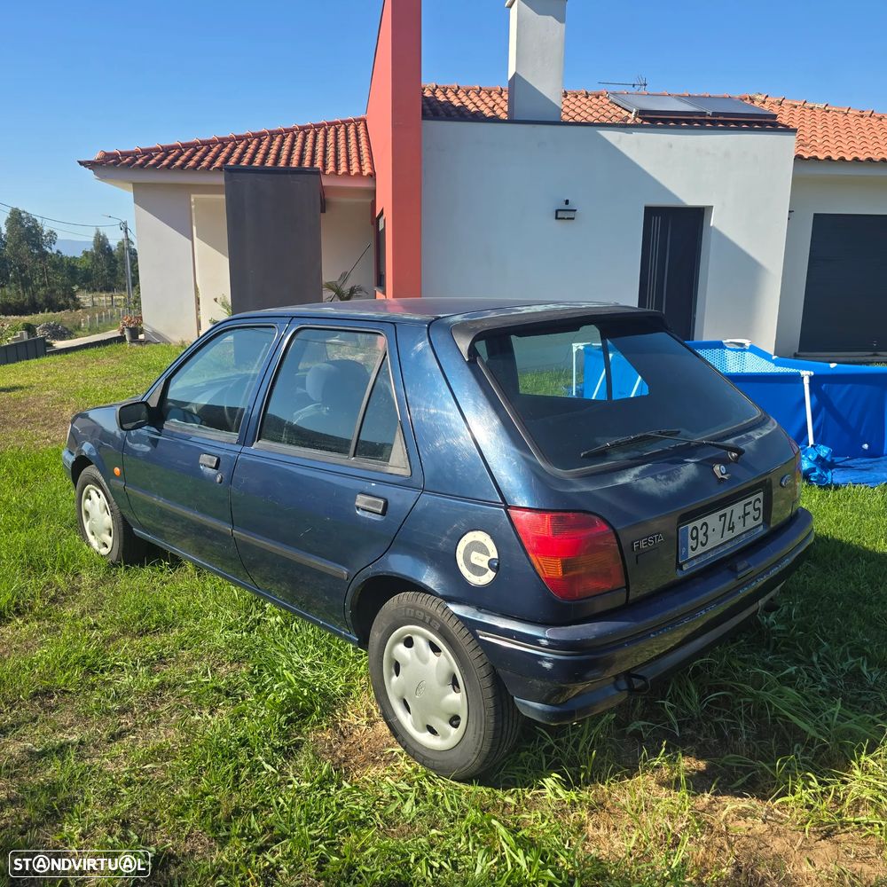Ford Fiesta 1.1i Newport - 8