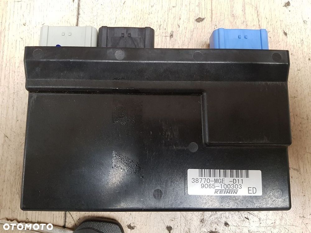 Moduł zapłonowy ECU klucz Honda VFR 1200 F  38770-MGE-D11 - 6