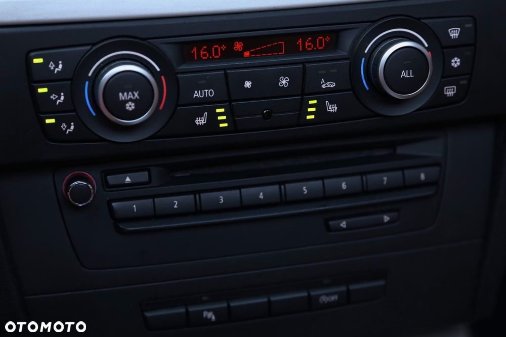 BMW Seria 3 318d DPF Touring - 28