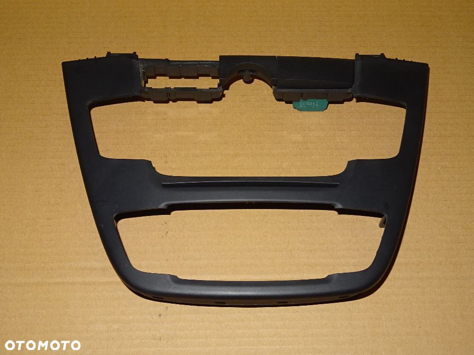 RAMKA PANEL RADIA CZARNY KONSOLA ŚRODKOWA DÓŁ OPEL INSIGNIA 13273253, DW - 1