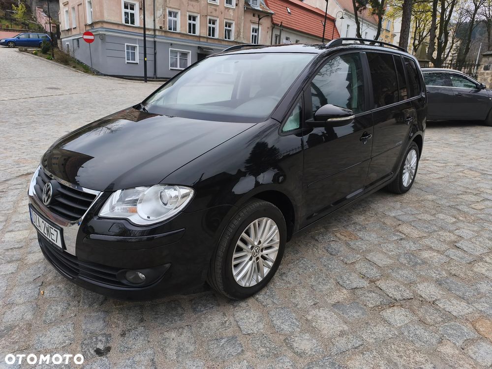 Volkswagen Touran - 1